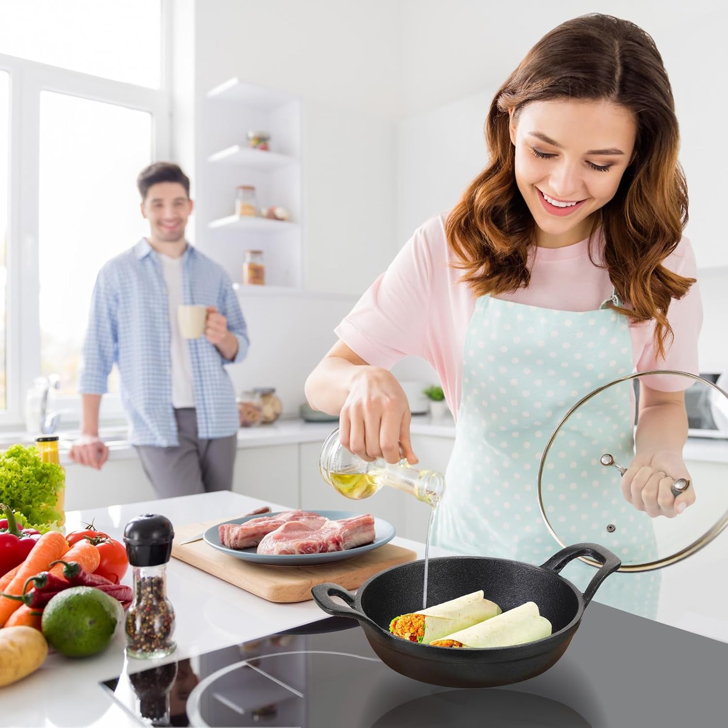 Nuogo 6 Sets Mini Cast Iron Skillet Mini Cast Iron Plates Skillet with Wooden Base Small Round Fajita Plate iron Pan Pot for Cooking Party(4.9 Inches)