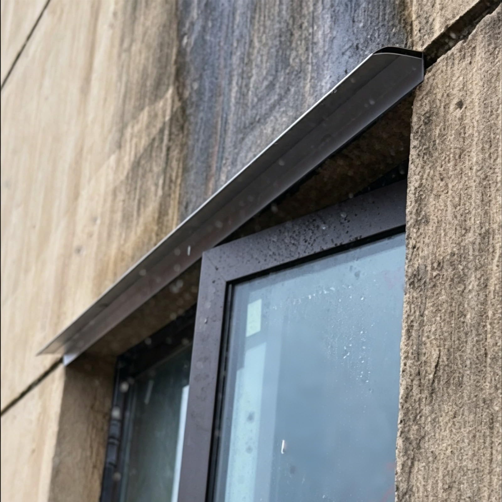 Vierteaguas para ventanas y puertas: deflector de lluvia de 65mm