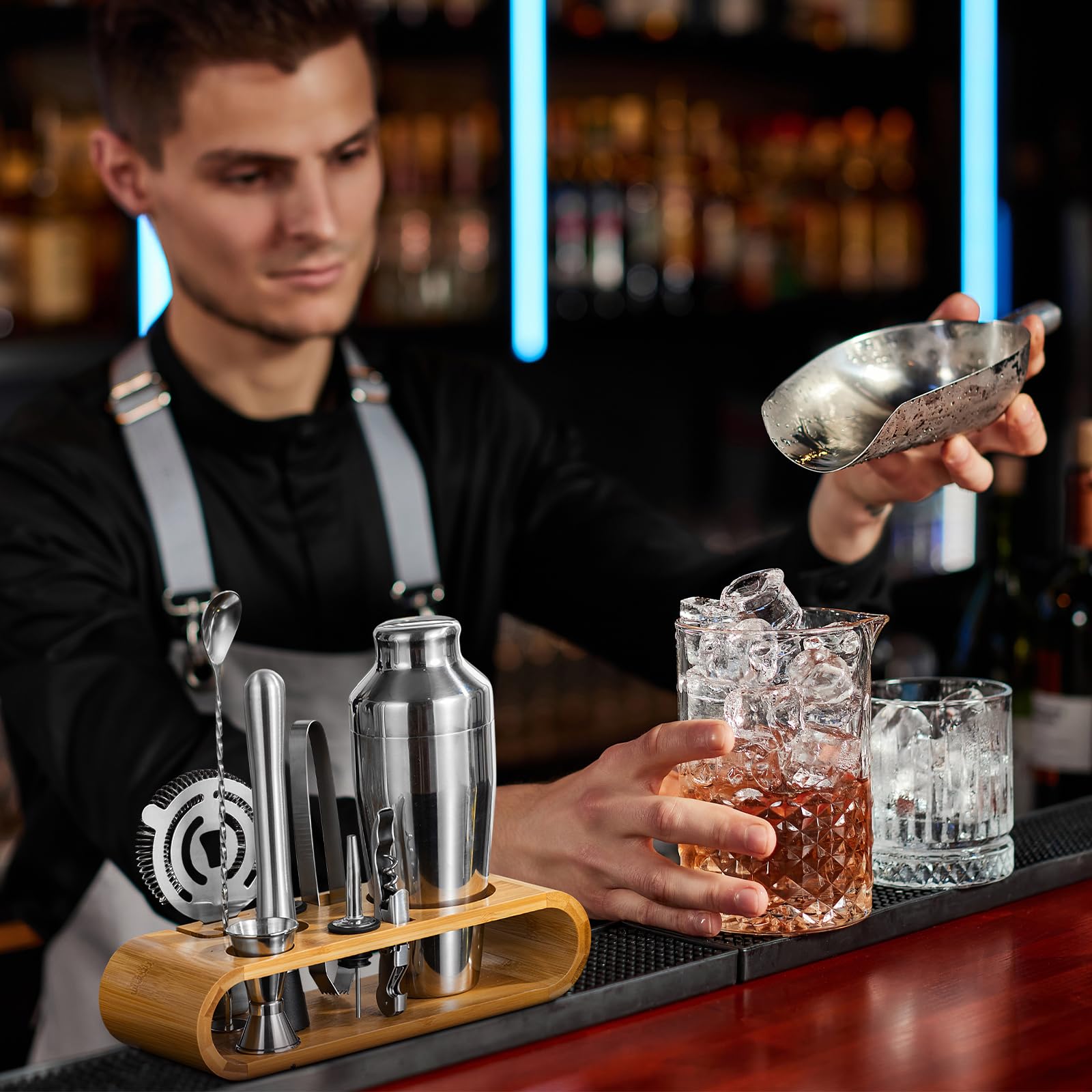 Kit da barman da 9 pezzi con supporto in bambù: set di shaker per cocktail per casa e bar, accessori da barista (M)