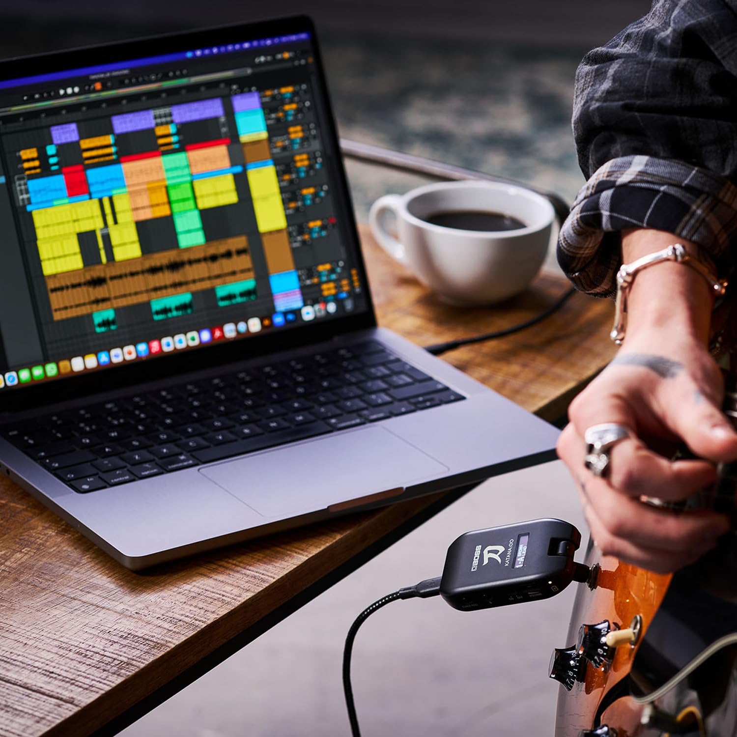 Boss Katana GO Amp Plug Kopfhörer-Verstärker + Audiofly Premium In-Ear Ohrhörer