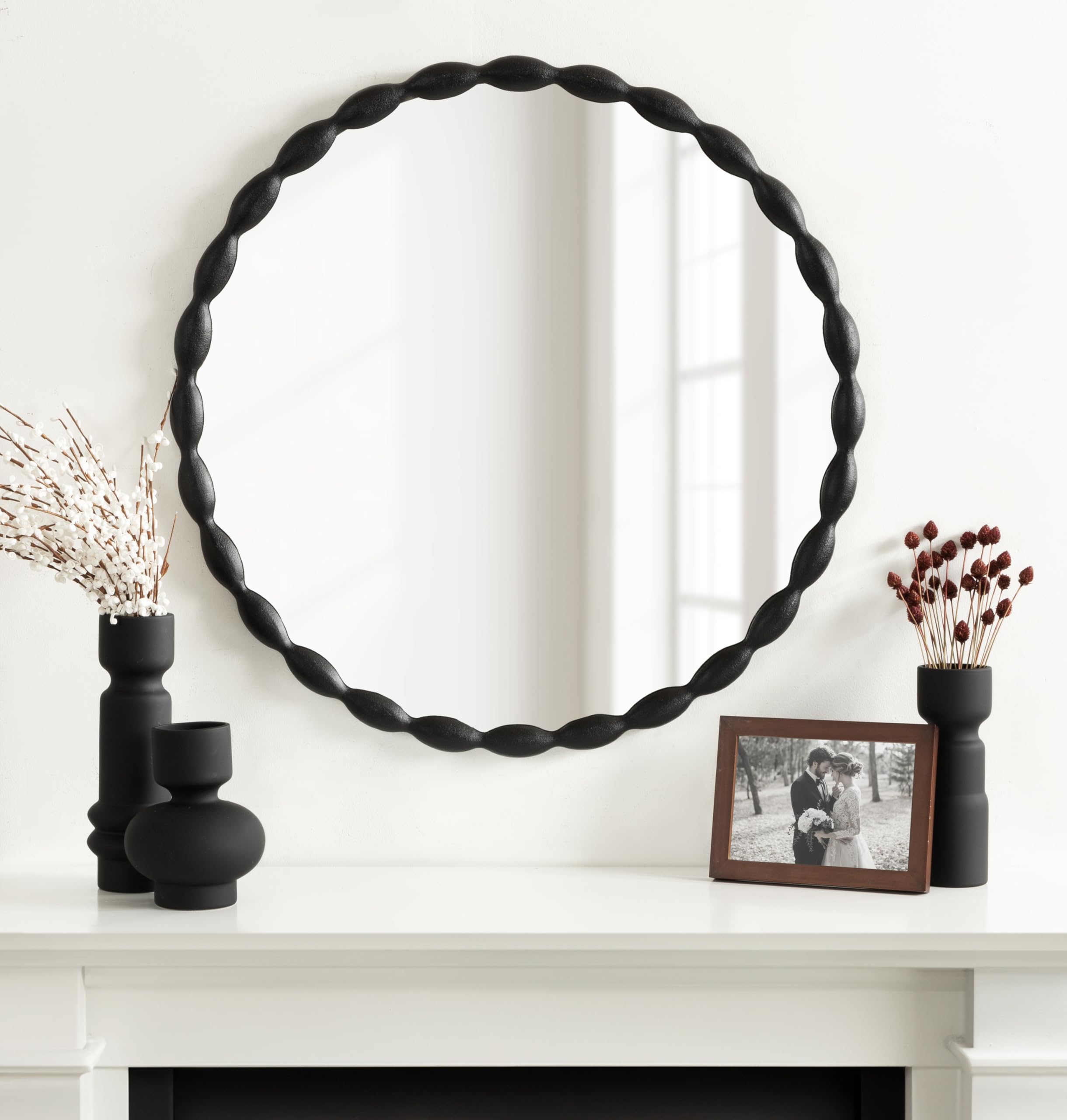 Kate and Laurel Perlina Modern Scalloped Round Mirror, 26 Inch Diameter, Black, Decorative Circle Wavy Mirror with Unique Rippled Edge and a Sand-Cast Aluminum Frame