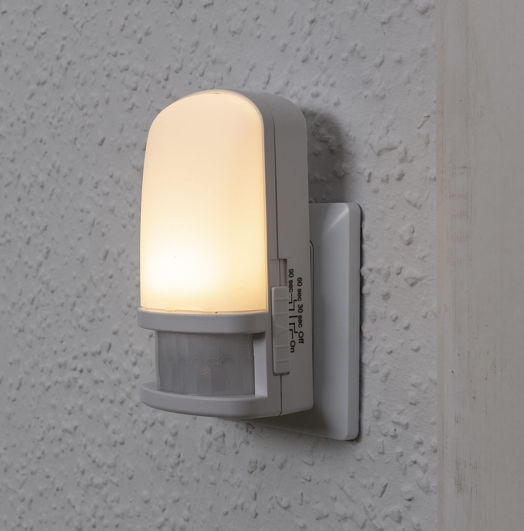 Wtyczka do lampki nocnej ChiliTec LED z czujnikiem ruchu, 230 V, czujnik zmierzchu i świtu, regulowany timer, tryby wł./wył./automatyczny, ciepła biel, 4 sztuki