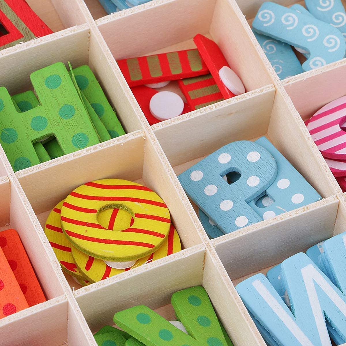 Lot De 112 Lettres Et Fleurs En Bois Colorées Avec Plateau De Rangement - Loisirs Créatifs