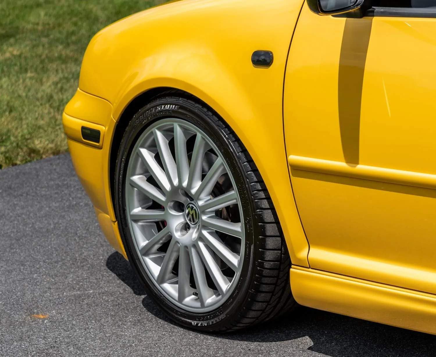 iJDMTOY Euro Smoked Lens Bumper & Fender Side Marker, Repeater Light Housing Combo Compatible With Volkswagen: 1999-2005 MK4 Golf GTI R32 Rabbit Jetta, Replace OEM Sidemarker Lamps