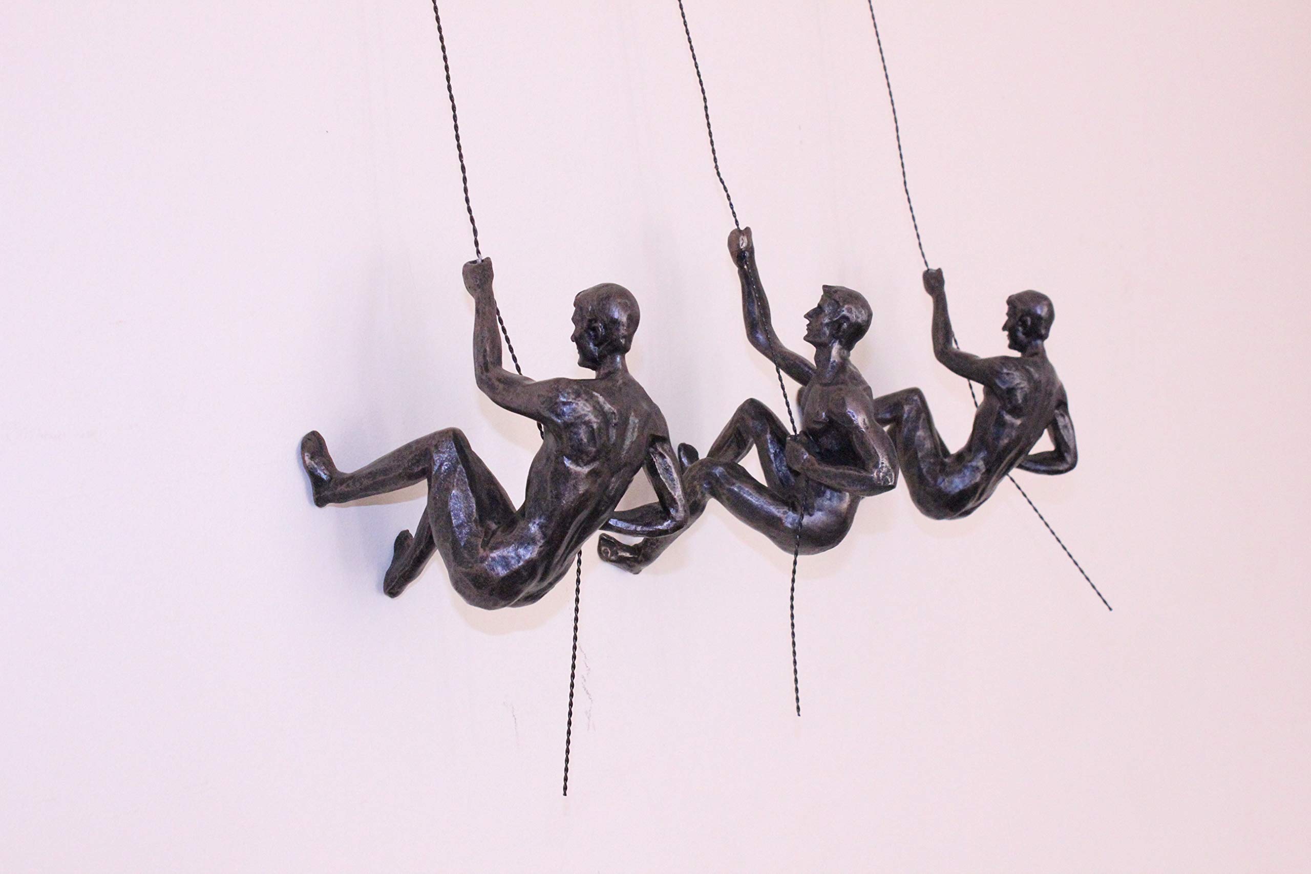 3 grandi statuette in bronzo che si arrampicano in discesa in discesa da appendere al muro, statuine da appendere alla parete, sculture artistiche da parete in resina e metallo da