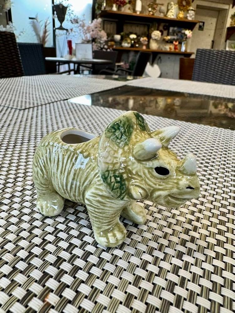 Amazon.co.jp: トリケラトプス 恐竜 花瓶 一輪挿し ミニ 陶器