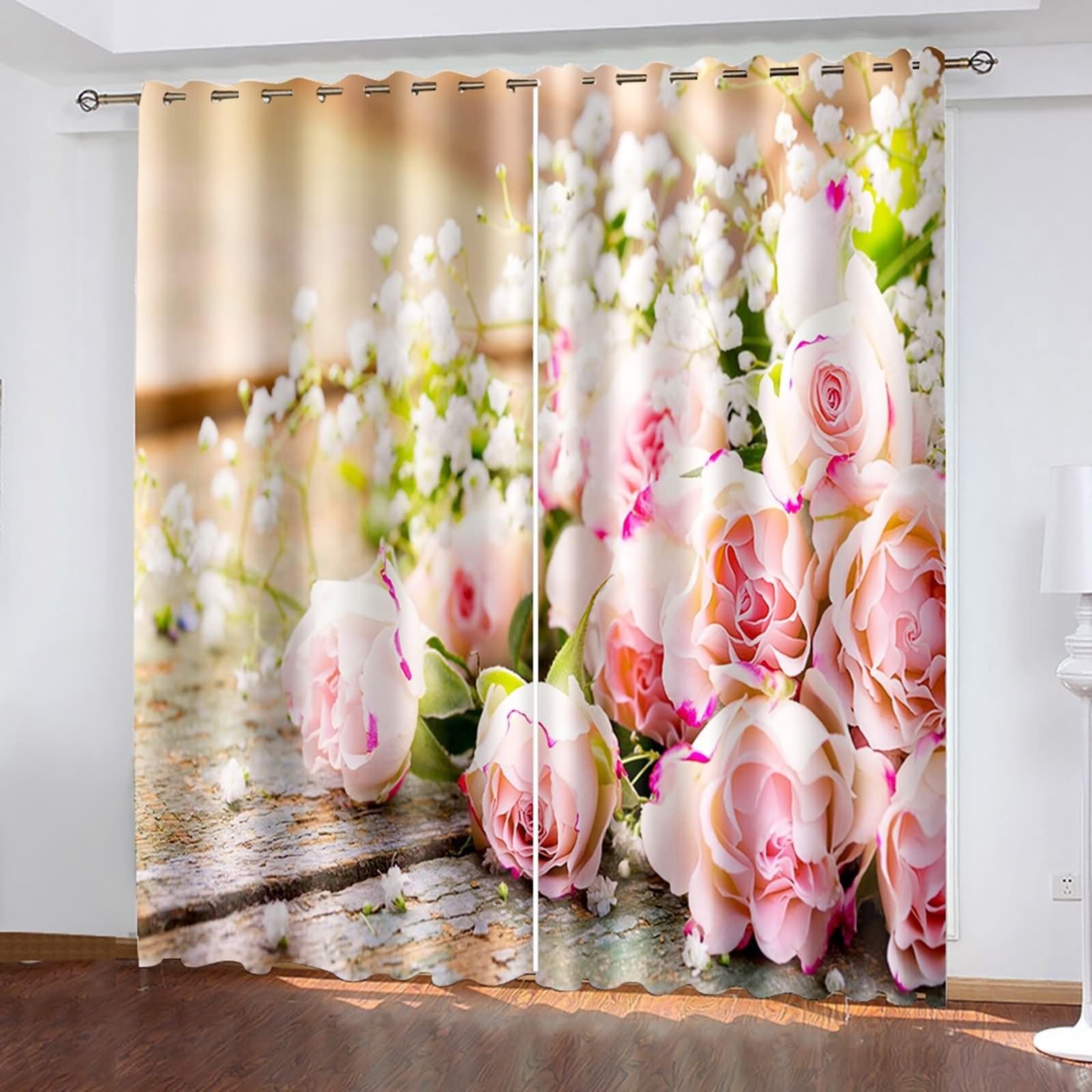 Cortinas de patio con estampado floral para decorar un comedor acogedor