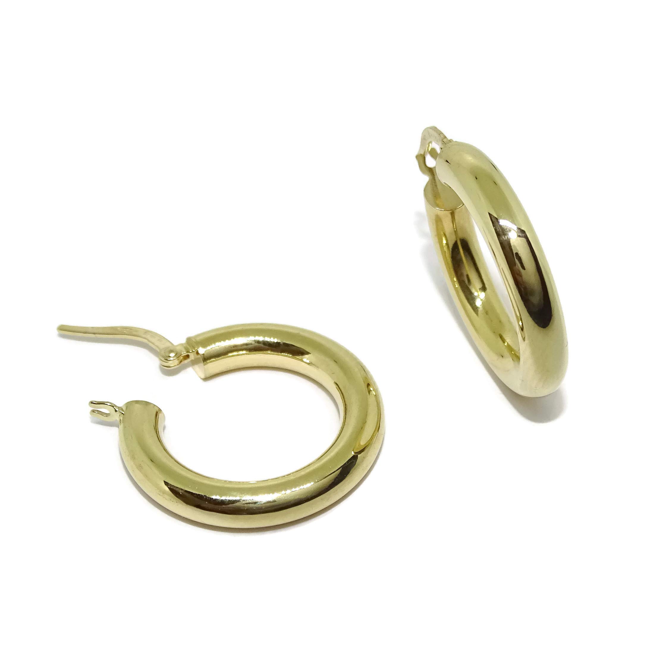 Pendientes aros de tubo ancho de 4mm y 2.30cm de diámetro exterior. Peso; 3.10gr de oro de 18k.