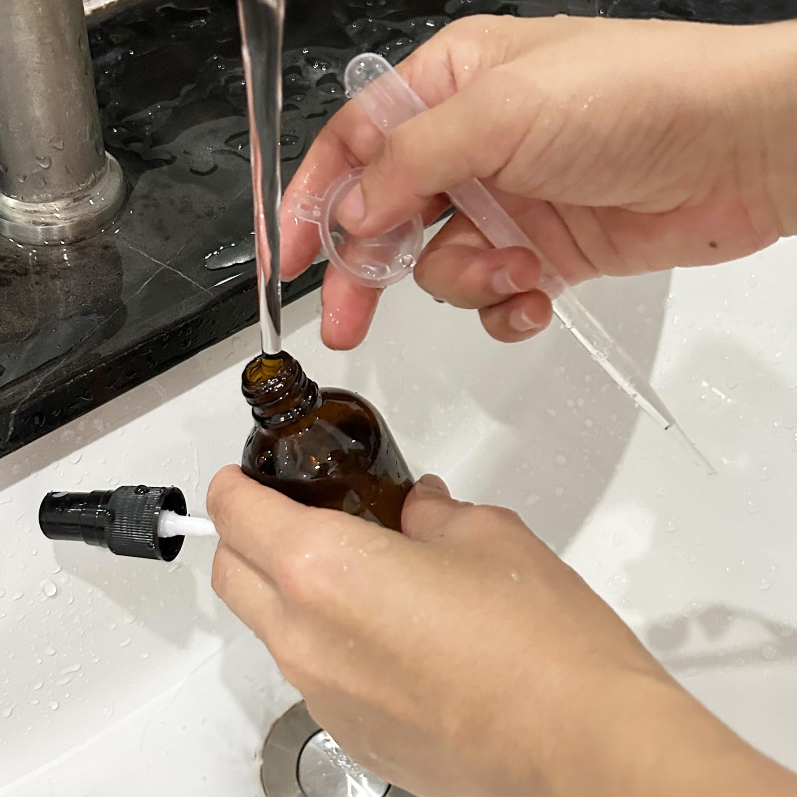 Nutabevr 4 piezas Botellas de spray de vidrio ámbar vacías, 2x100ml + 2x50ml Botella Spray Pulverizador Portátil, Spray Bottle con Embudo y Cuentagotas, para Aceite Esencial,Aromaterapia,Perfume
