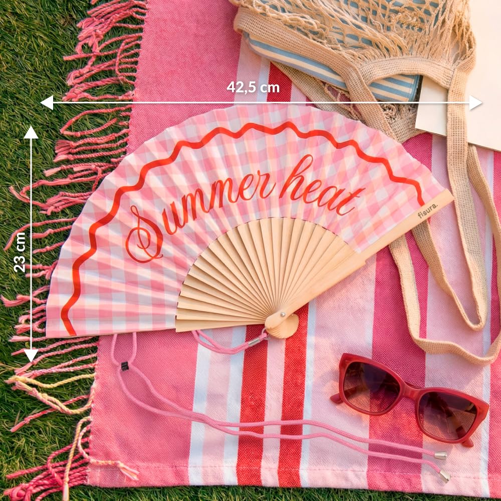 Fisura-Wachlarz drewniany z napisem “Summer heat”, wachlarz ręczny w różową kratkę z zawieszką, nowoczesny dodatek na lato 42,5 x 23 cm