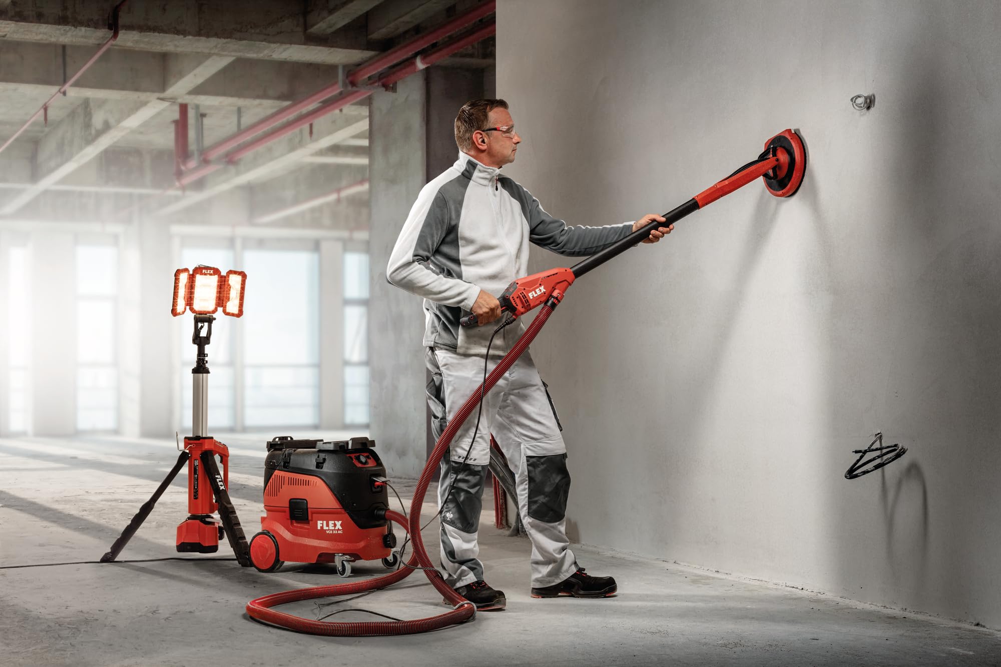 Flex Giraffe GE 6 R-EC + Sicherheitssauger VCE 33 M AC Set + Schleifpapier (Wand- und Deckenschleifer Giraffe inkl. Schleifpapier + Sicherheitssauger 30 l, Klasse M, Trockenbau Schleifgerät) 533564