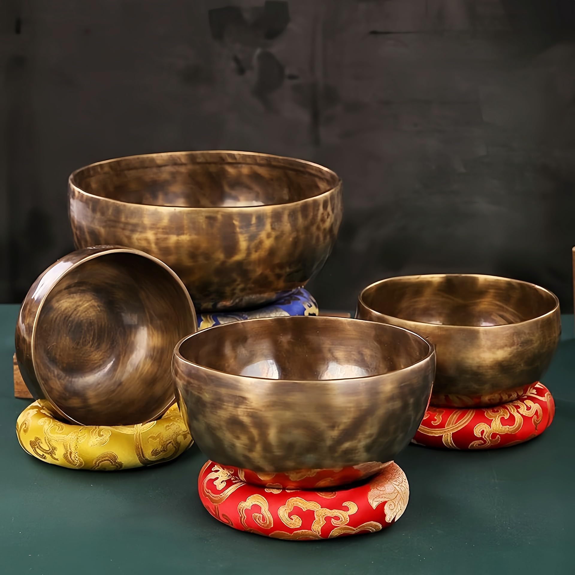 Fay Bless Campana tibetana fatta a mano in Nepal con luna piena, in ottone martellato a mano, con bastone e cuscino, per meditazione, yoga e relax (12 cm)