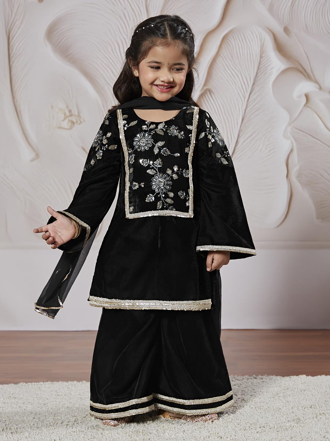 VASTRAMAY Kurta-Set für Mädchen mit Dupatta – Vetvet bestickter Kurta-Palazzo und Dupatta-Set für Mädchen