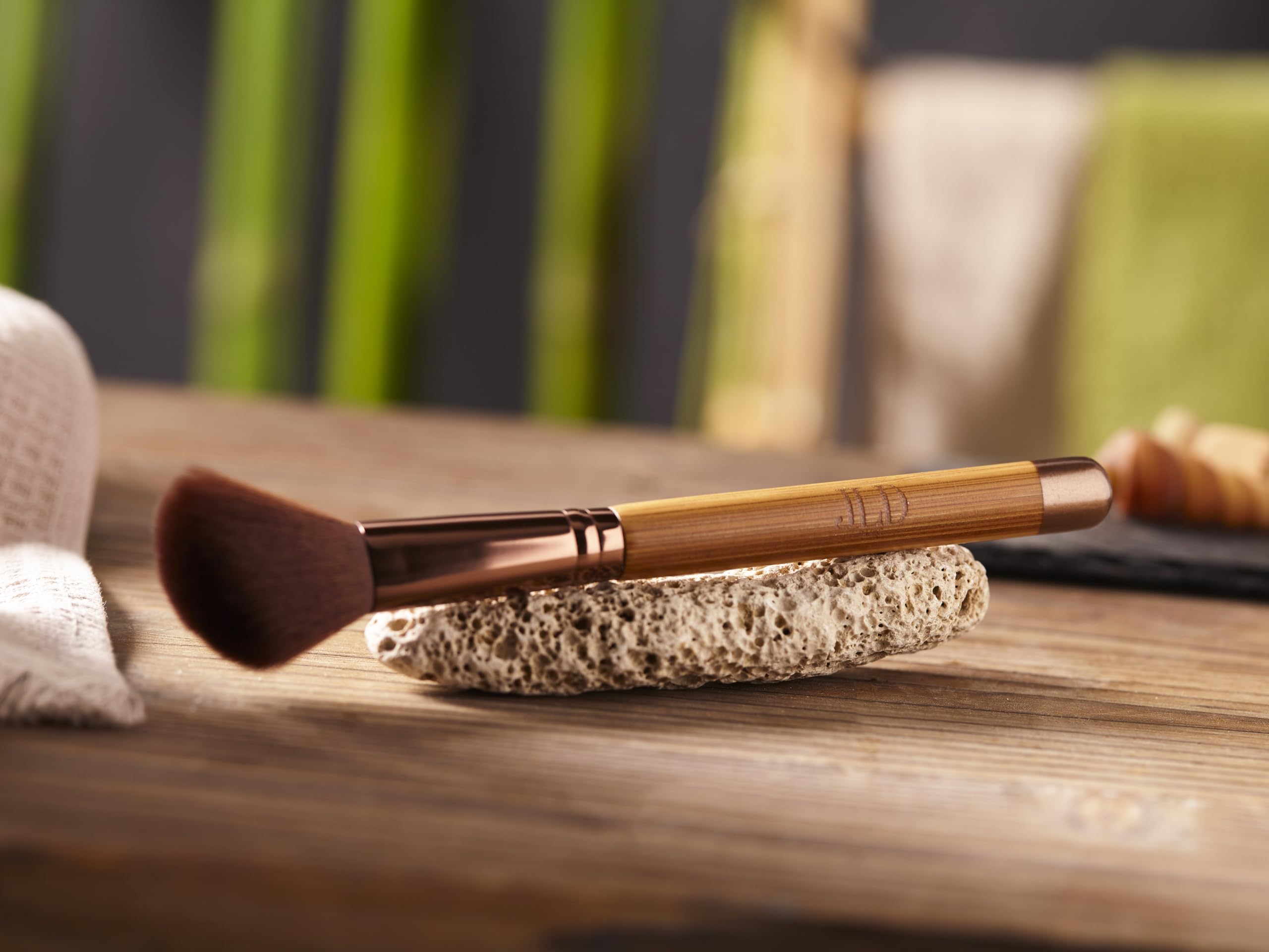 Jean Louis David - Go Green Collection - Blush Brush - Makeup - Vegan Bristles 100% Synthetic - FSC Certified Bamboo Handle - Image 3