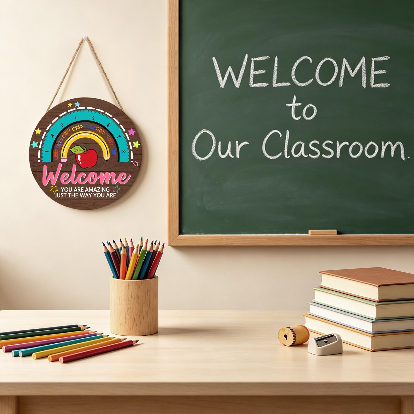Letrero de puerta de profesor para aula, letrero de bienvenida de 30,5 x 30,5 cm, letrero de bienvenida para aula, corona de profesor, placa colgante de arco iris, cartel de bienvenida para la