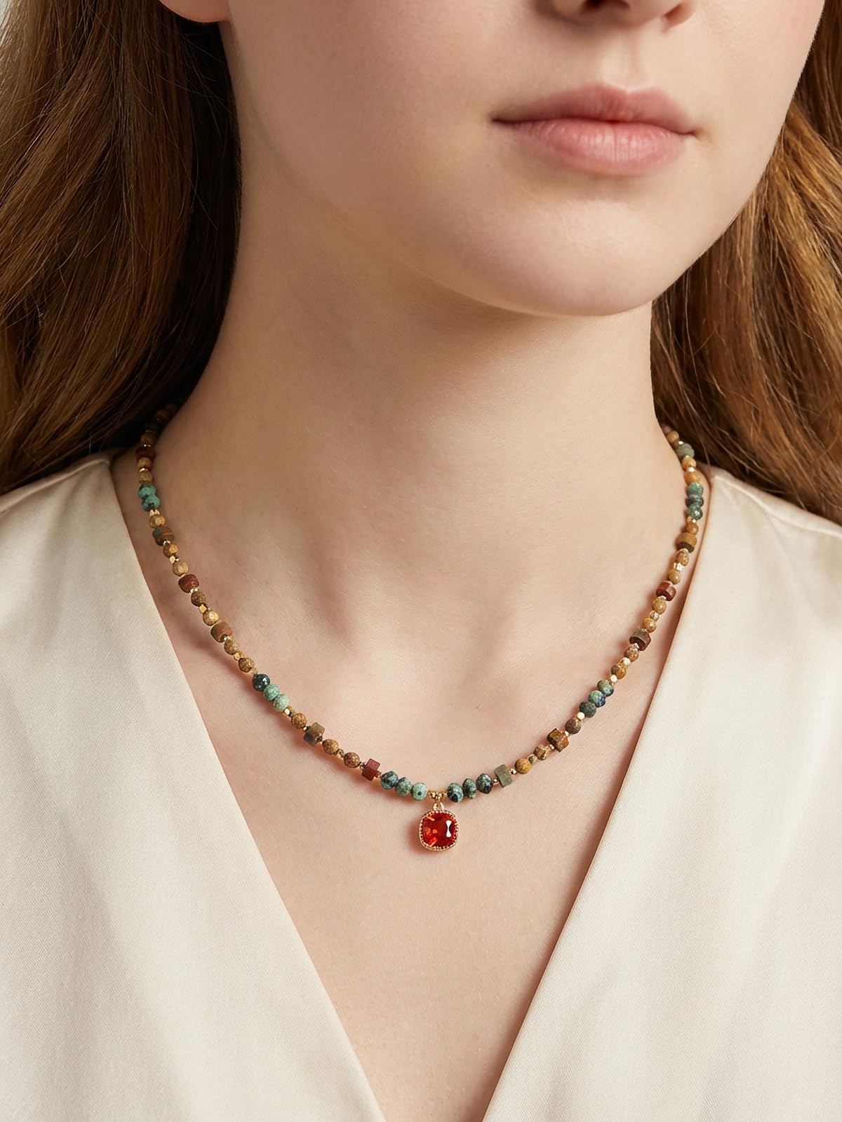 JSDDE Collier Femme Perles en Pierre Semi-Précieuse Rétro Collier Pendentif Carré Zircon Rouge Doré 18 Carats avec Perles Rondelles Rondes à Facettes 3mm Bijoux Fantaisie Fine Cadeau Anniversaire