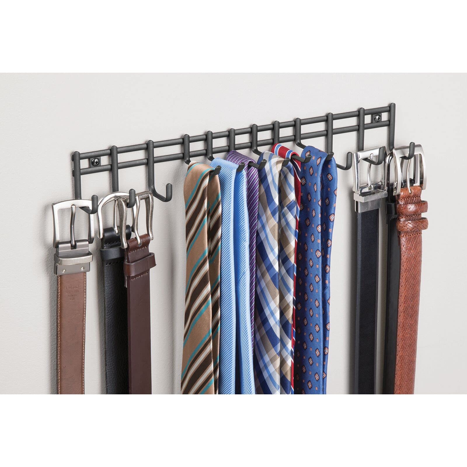 mDesign Organizer da parete per armadio e portaoggetti in metallo, design moderno e sottile, per cravatte, cinture, sciarpe, occhiali da sole, orologi, 12 ganci, confezione da 2, nero opaco