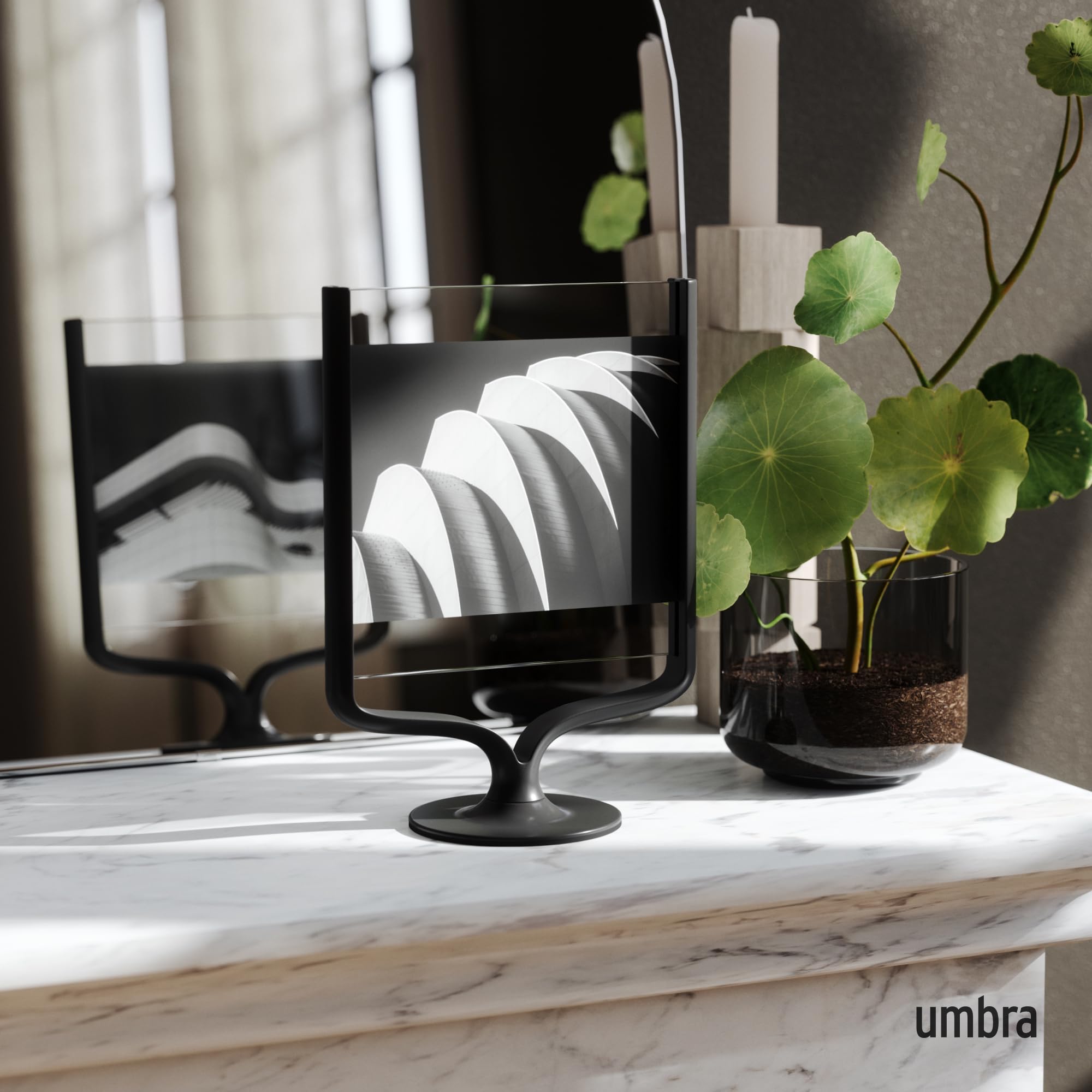 Umbra Wishbone Bilderrahmen für Fotogrößen 10 x 15 und 13 x 18 cm, beidseitiger Tischbilderrahmen für Bilder im Hoch- oder Querformat, Schwarz