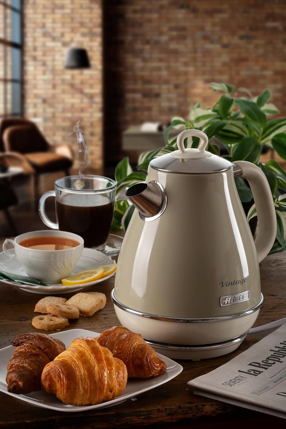 Ariete Bouilloire Vintage 2869, Bouilloire Électrique avec Niveau D'Eau Visible, Base Sans Fil 360°, Arrêt Automatique, Filtre à Thé, Capacité 1,7 L, Acier Inoxydable, 2000W, Beige