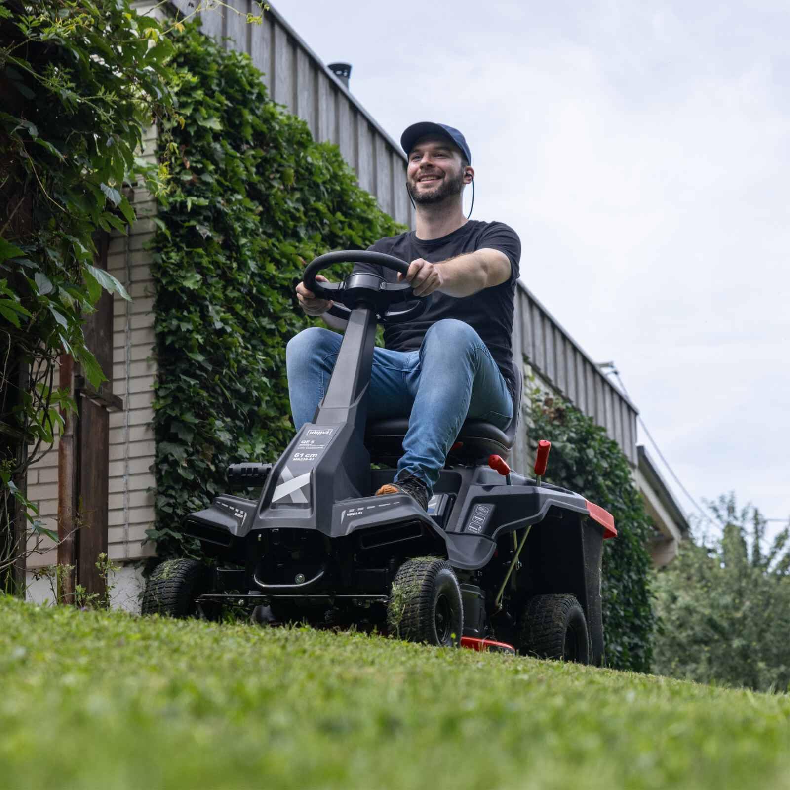 Scheppach Tondeuse autoportée Thermique MR230-61 - Moteur à Essence 4 Temps 4,4 KW/6 CV - Largeur de Coupe 61 cm - Réglage Hauteur de Coupe sur 5 Niveaux - Jardins 2600 m² - Huile + Lame incluses