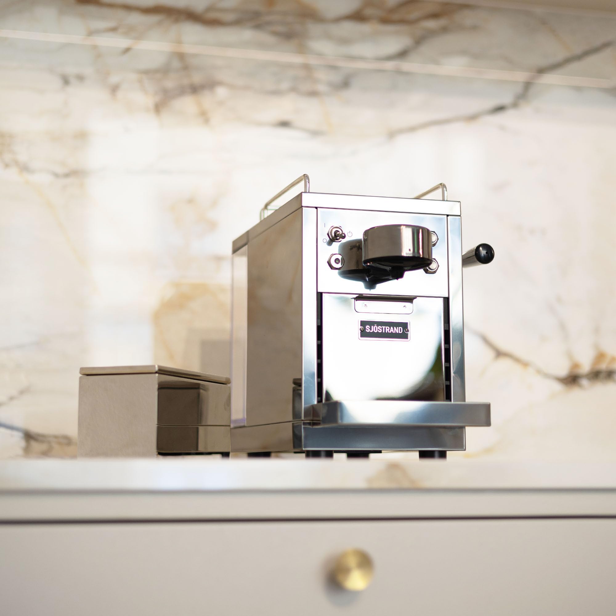 Cafetera automática de expresos Sjostrand, de Acero Inoxidable para cápsulas monodosis. Compatible con Nespresso Silver