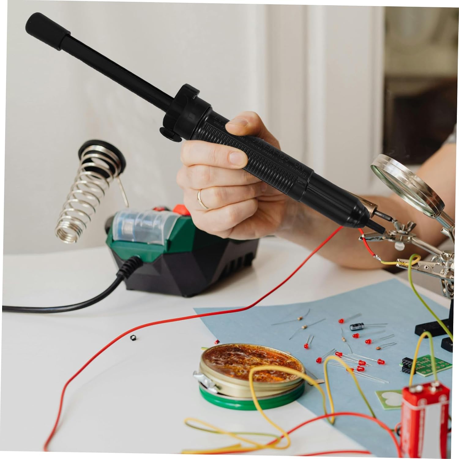 Manual Black Desoldering Pump for Tin and Solder Removal, Stable Plastic Construction with Portable Design, for Home Repairs and Pcb Work