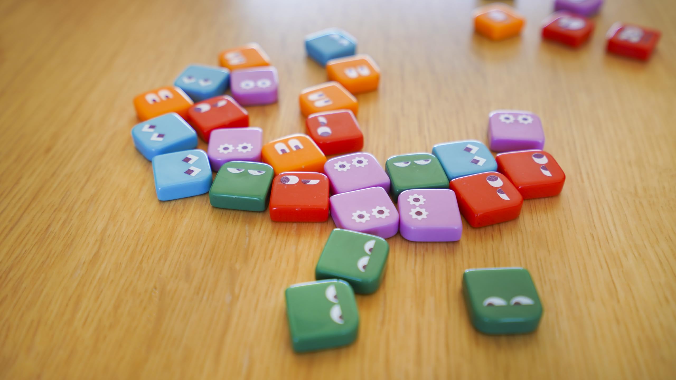 Blue Orange - Got Five - Gioco di Società - Logica e Deduzione - Piastrelle - Ideale tra amici o familiari - Da 8 anni