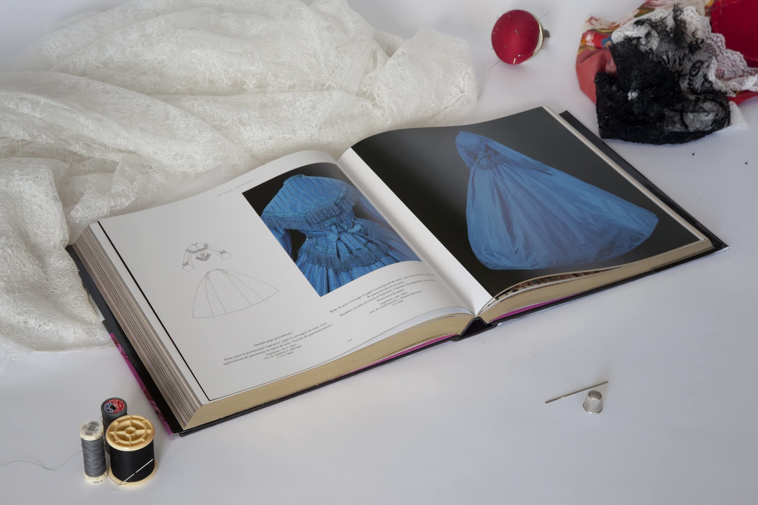 Haute Couture, la Mode en Details, du XVIIe au XXe siecle