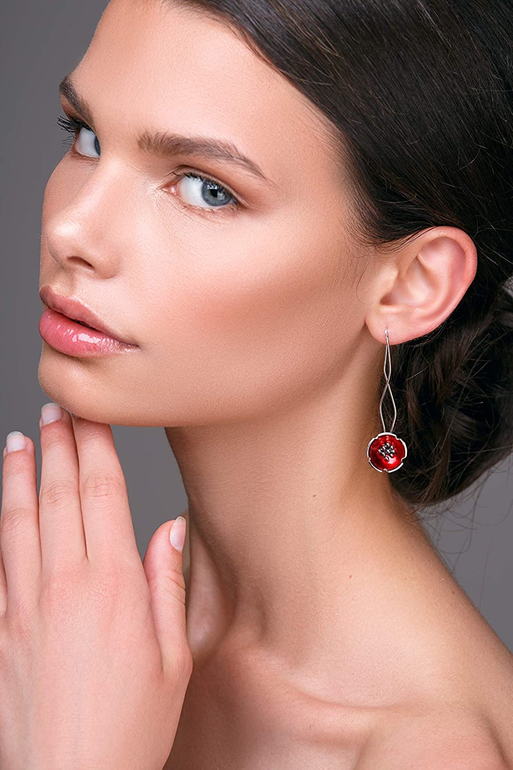 Grandi orecchini pendenti in argento sterling e smalto rosso, orecchini di fiori di papavero rosso, gioielli di fiori fatti a mano di Emmanuela, orecchini lunghi di fiori rossi