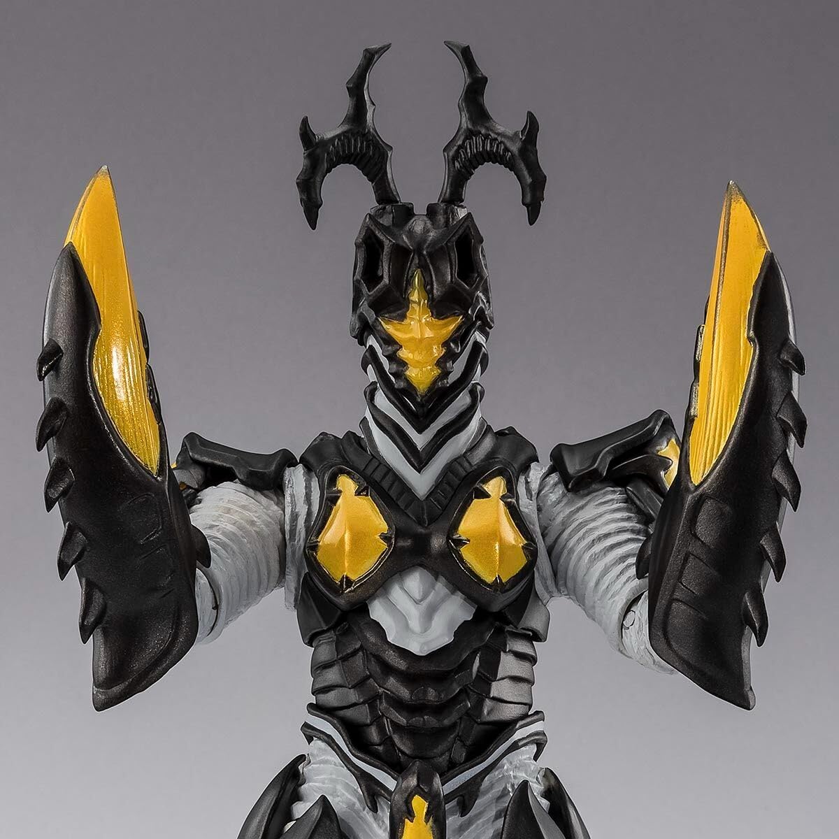Amazon.co.jp: S.H Figuarts ハイパーゼットン (イマーゴ) 約160mm
