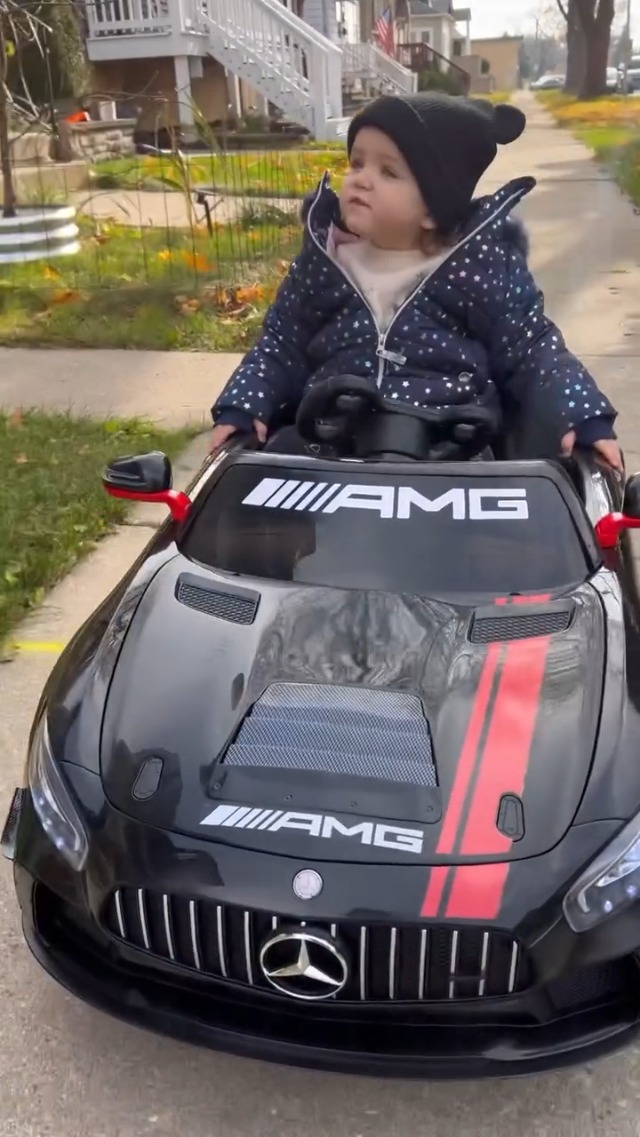 Nitoess Coche Eléctrico para Niños 24V, Vehículo de Paseo de 2 Plazas para Niños con Control Remoto de los Padres, 4WD Chevrolet Colorado Licenciado con Música, Luces de Alarma, Megafonía (Blanco Nitoess Coche Eléctrico para Niños 24V, Vehículo de Paseo de 2 Plazas para Niños con Control Remoto de los Padres, 4WD Chevrolet Colorado Licenciado con Música, Luces de Alarma, Megafonía (Blanco