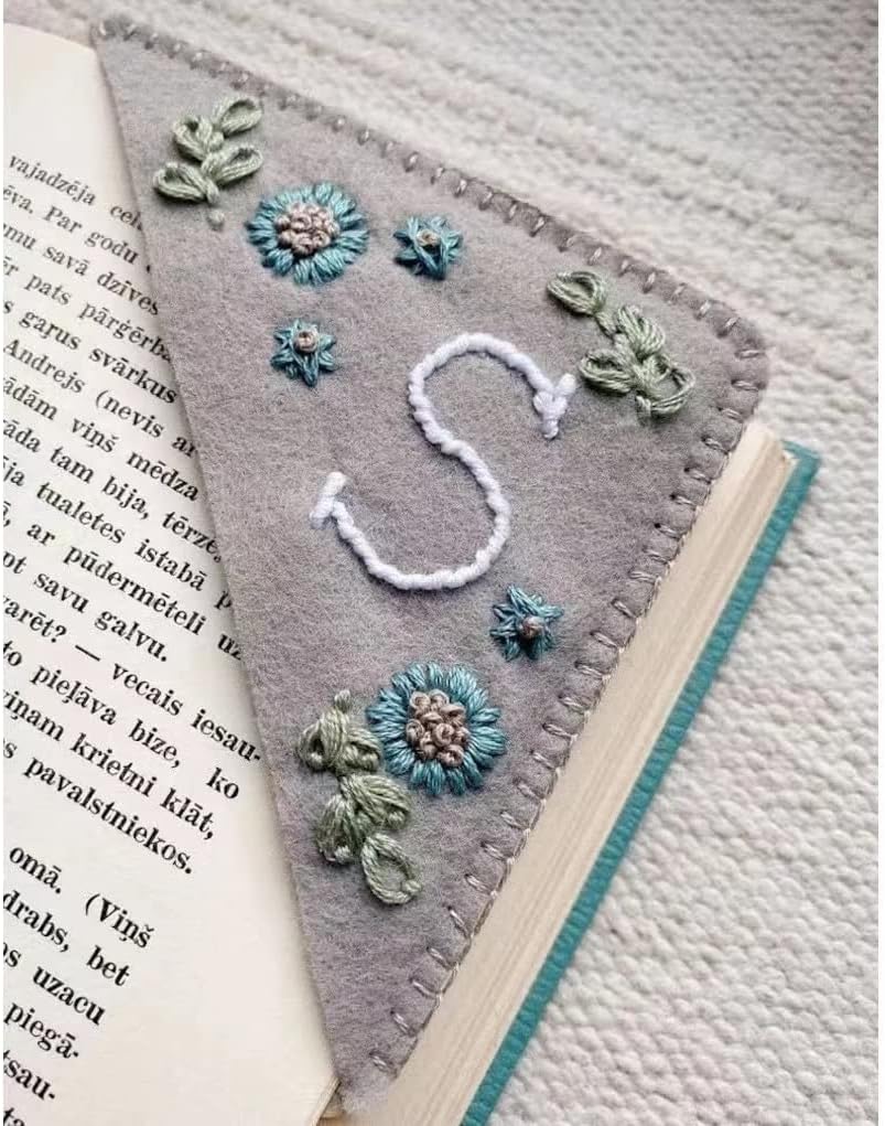 4 Packs Personalized Hand Embroidered Corner Bookmark for Book Lovers, Hand Stitched Felt Corner Letter Bookmark, Cute Flower Letter Embroidery ​in All Seasons, Felt Triangle Bookmark