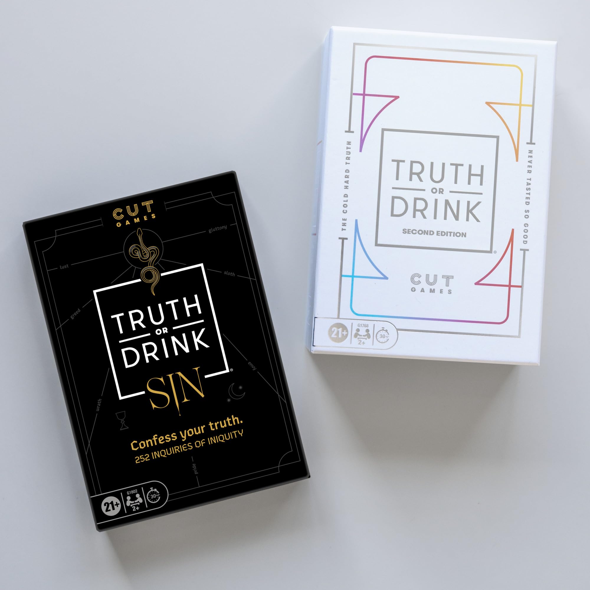 Truth or Drink: Edición de despedida de soltera | Juego de fiesta para adultos por Cut | 108 preguntas reveladoras e hilarantes para noches de niñas fuera o dentro | A partir de 21 años | 2+ jugadores