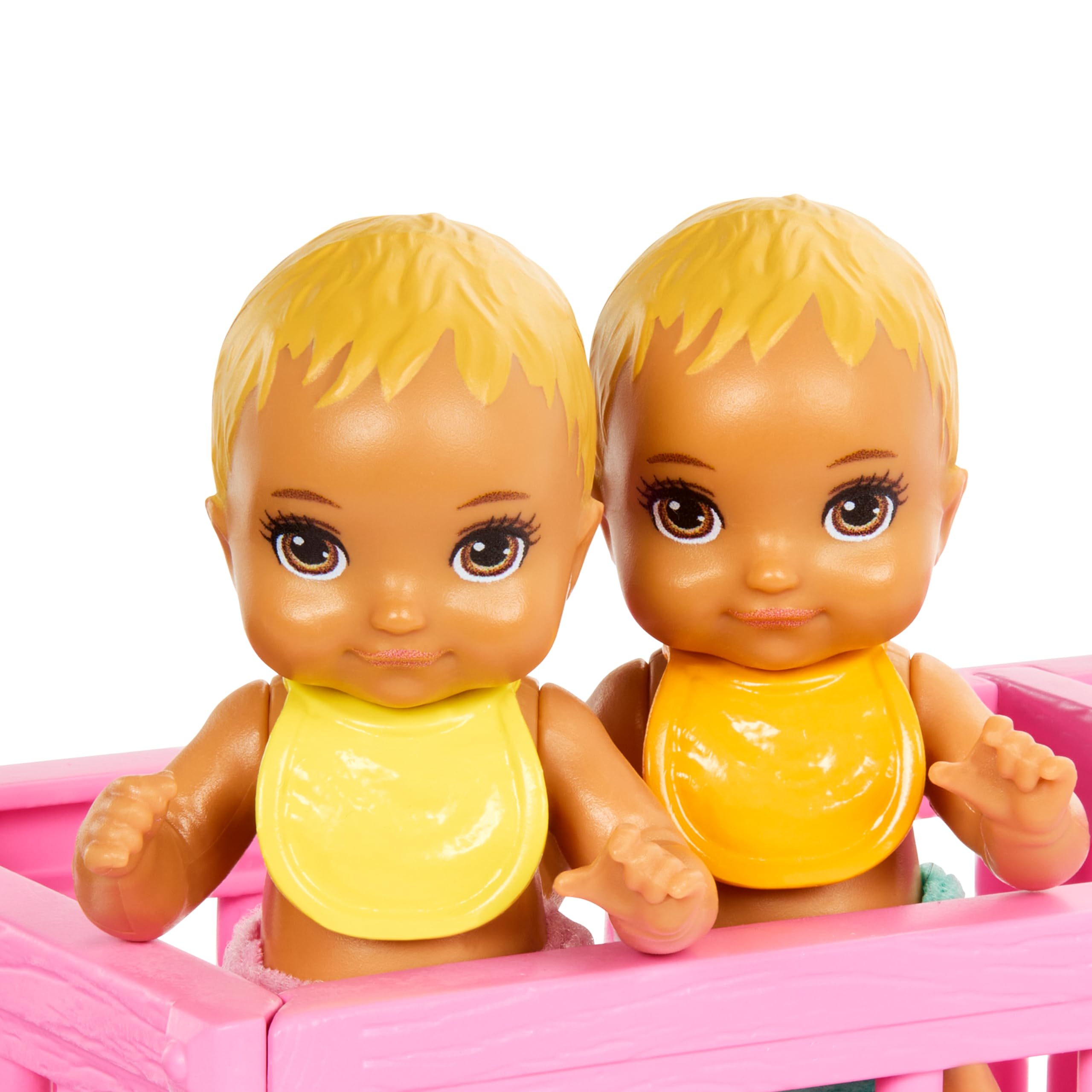 Barbie Skipper-Puppe und Kinderzimmer mit Zubehör, enthält Zwillingsbabypuppen, 1 Bettchen, 1 Schaukel, 1 Wippe und mehr, HXM99