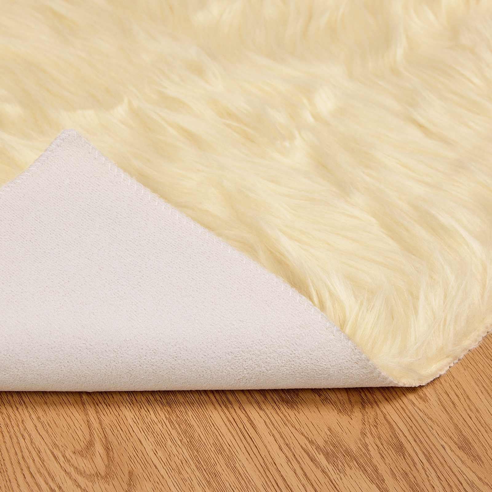 TAFALLA Tapis en peau de mouton synthétique rond Ø 200 cm – Imitation peau d'agneau moelleux à poils longs crème – Tapis de salon doux pour un intérieur confortable – Tapis en fausse fourrure