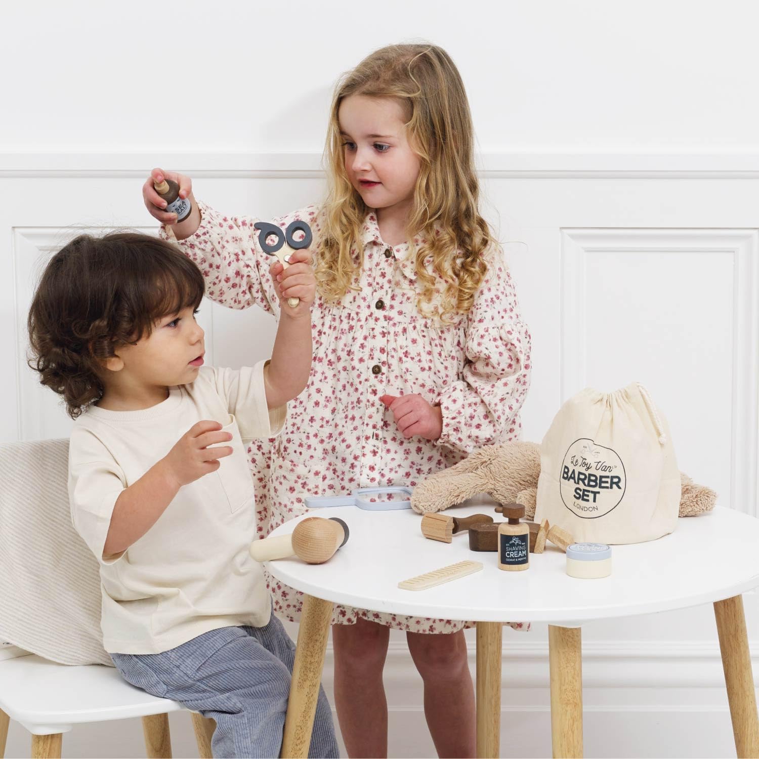 Le Toy Van Ensemble Coiffeur et barbier, Jouet pour rôle 10 pièces, 3+ Ans, Blanc, Bois FSC