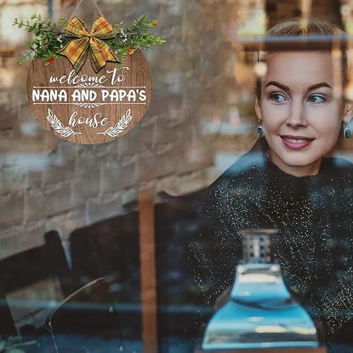 Miniatura 4 de Divertido letrero redondo de madera de bienvenida con texto en inglés "Welcome to Nana and Papa's House", letrero de madera colgante rústico para