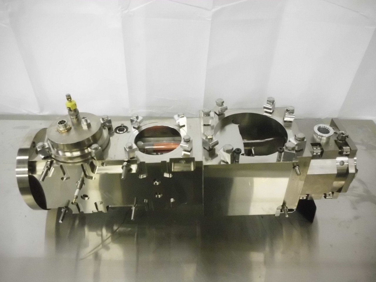 PE Sciex Qstar Mass Spectrometer High Vacuum Chamber