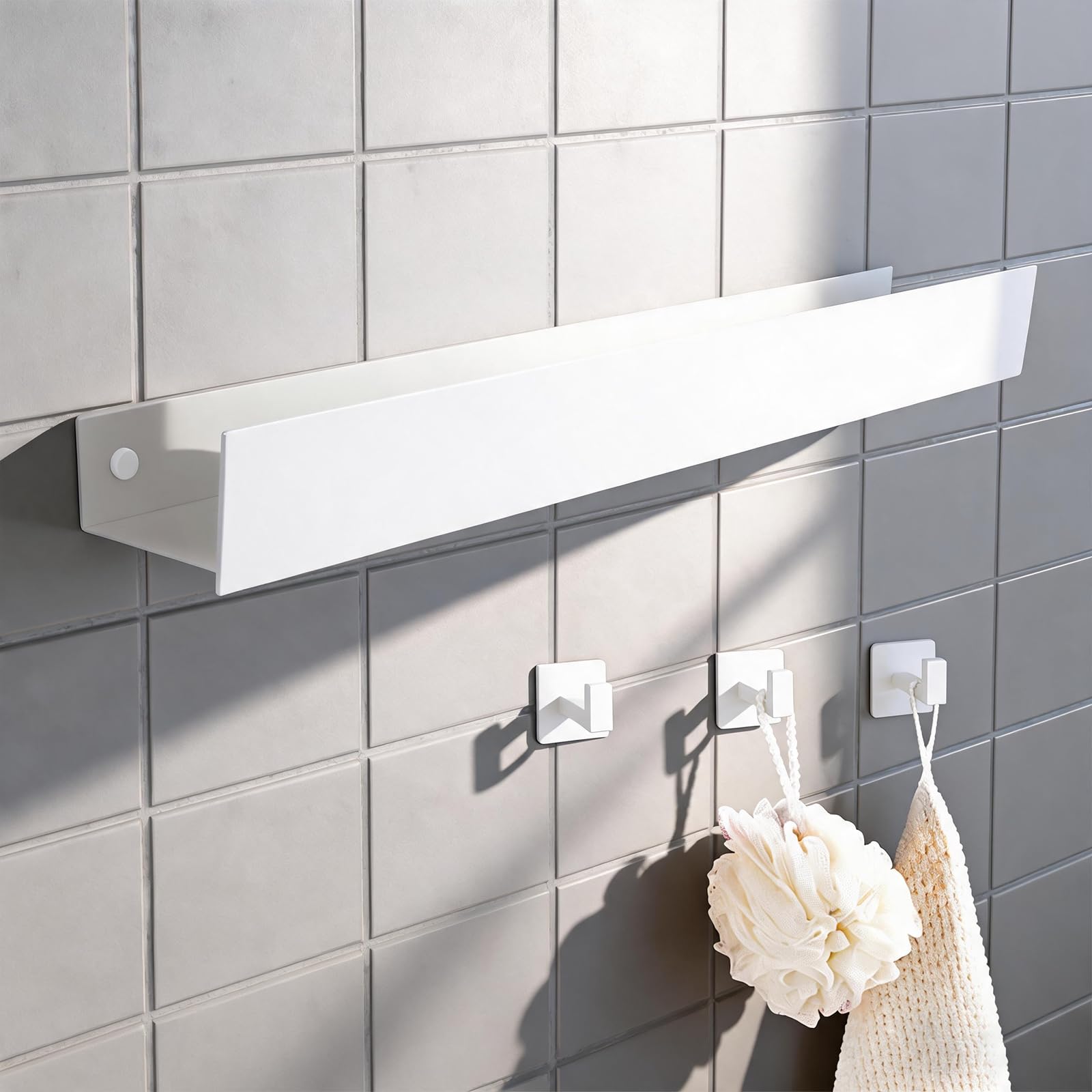 59,5 cm Estanteria Pared Baño, Blanco Organizador de Ducha, Estantería para Ducha en Aleación de Aluminio, Soporte Champu Duchas con 2 Ganchos, para Baño, Cocina, Balcón y Otras áreas