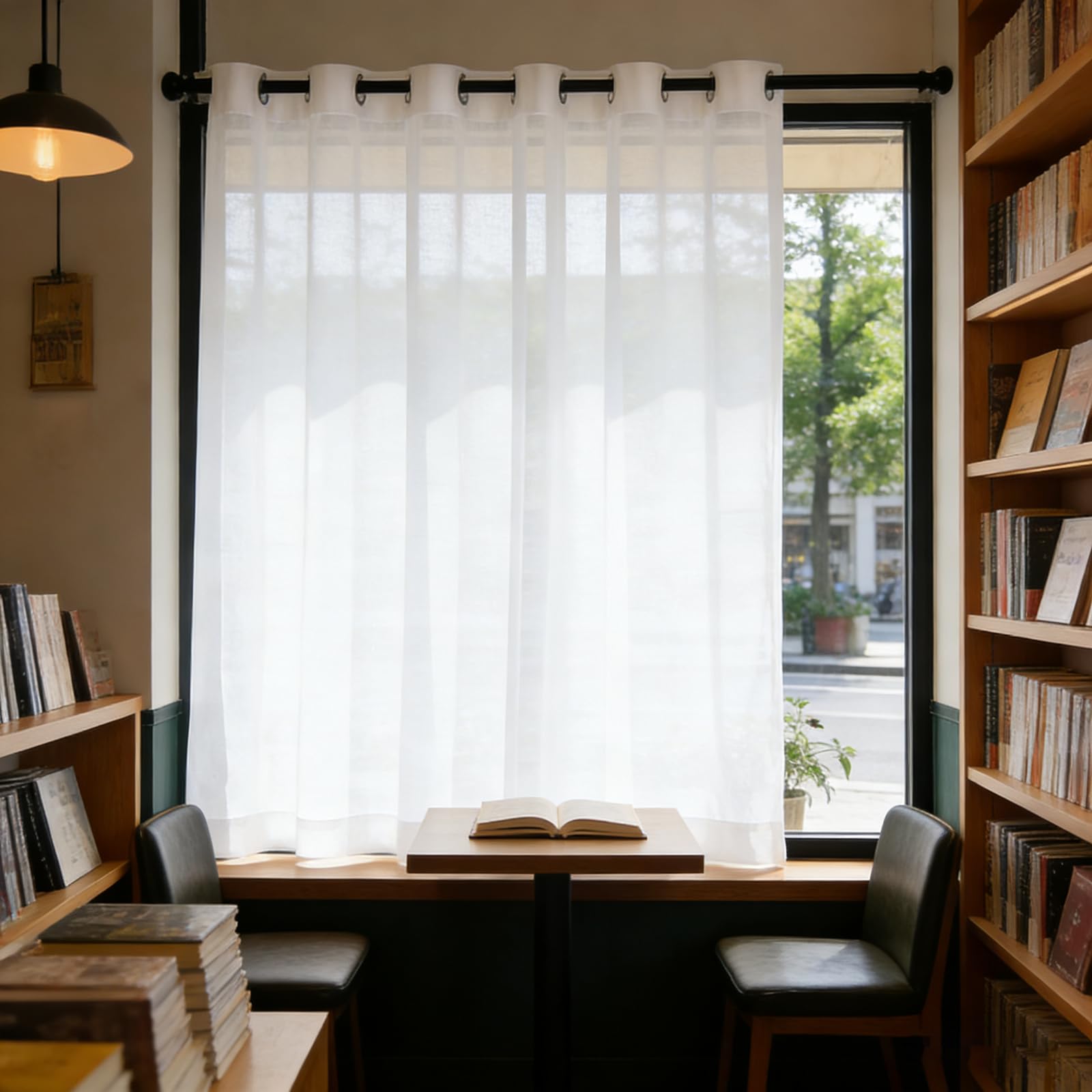 Cortinas blancas de salón para crear ambientes luminosos y relajantes en casa
