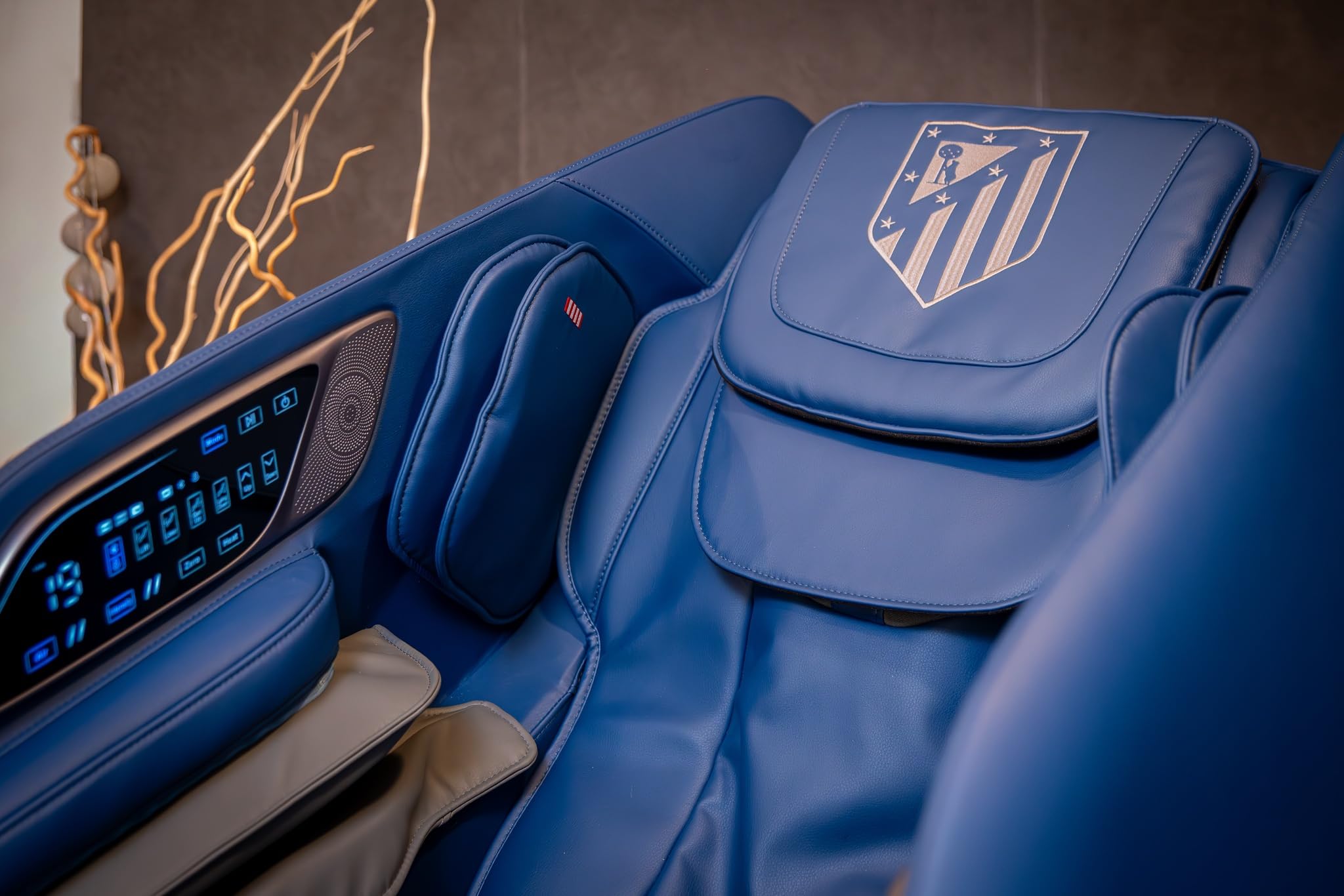 GLOBAL RELAX ATLETICO DE Madrid | Essential 4D Poltrona Massaggio 4D Ufficiale dell'Atletico Madrid | Massaggio 4D Intelligente I Controllo vocale e Bluetooth I Gravità Zero I Termoterapia I Airbag