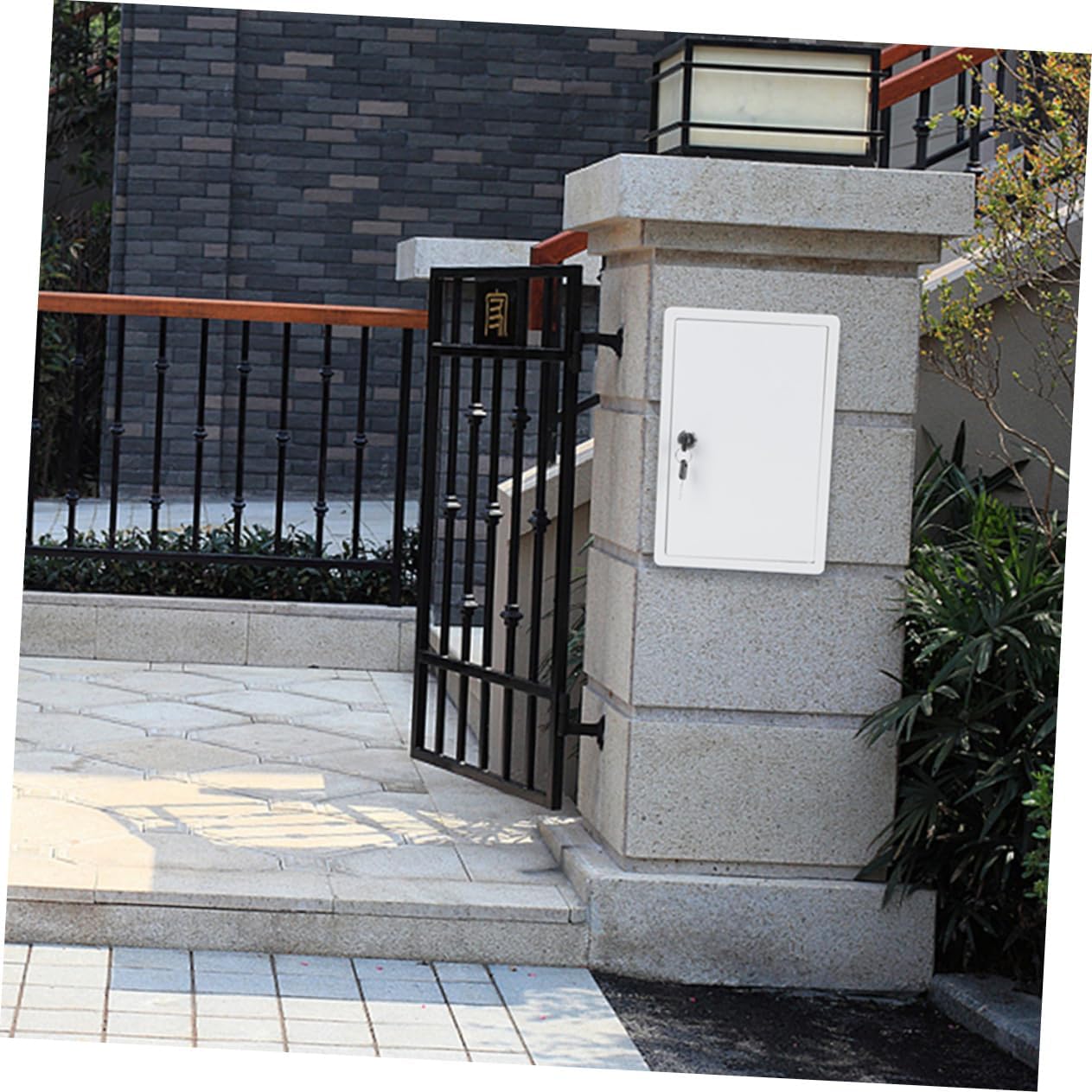 Veemoon Wall Mount Milk Box Lock Outdoor Box for Fresh Milk Plastic Package Locker for Porch Use Random Color