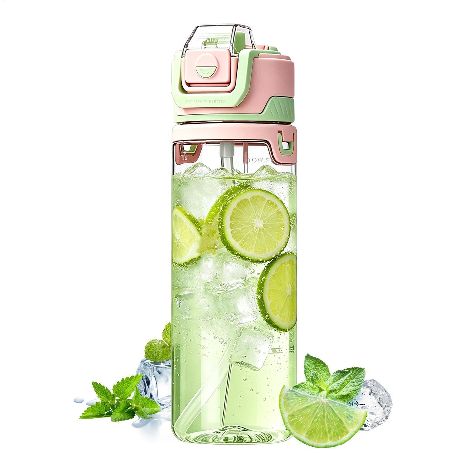 Botella de agua con spray para refrescarse durante el ciclismo