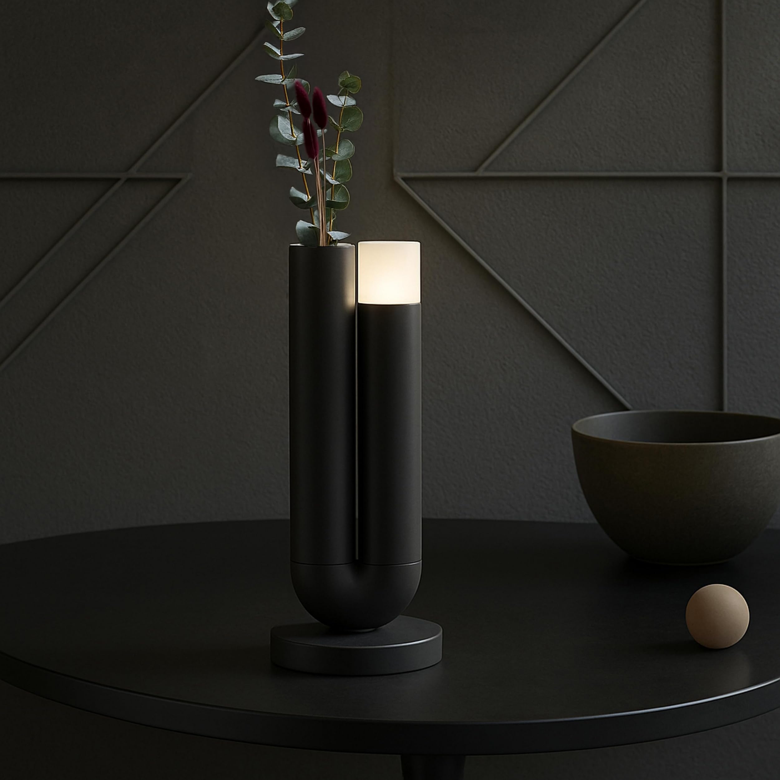 Lightbox LED Tischleuchte mit integrierter Vase, 250 lm, 2700 K, Höhe 27 cm, 3 Stufen dimmbar, Akkubetrieb, induktiv und per USB ladbar, Aluminium Acryl, schwarz, für Wohnzimmer, Balkon, Terrasse