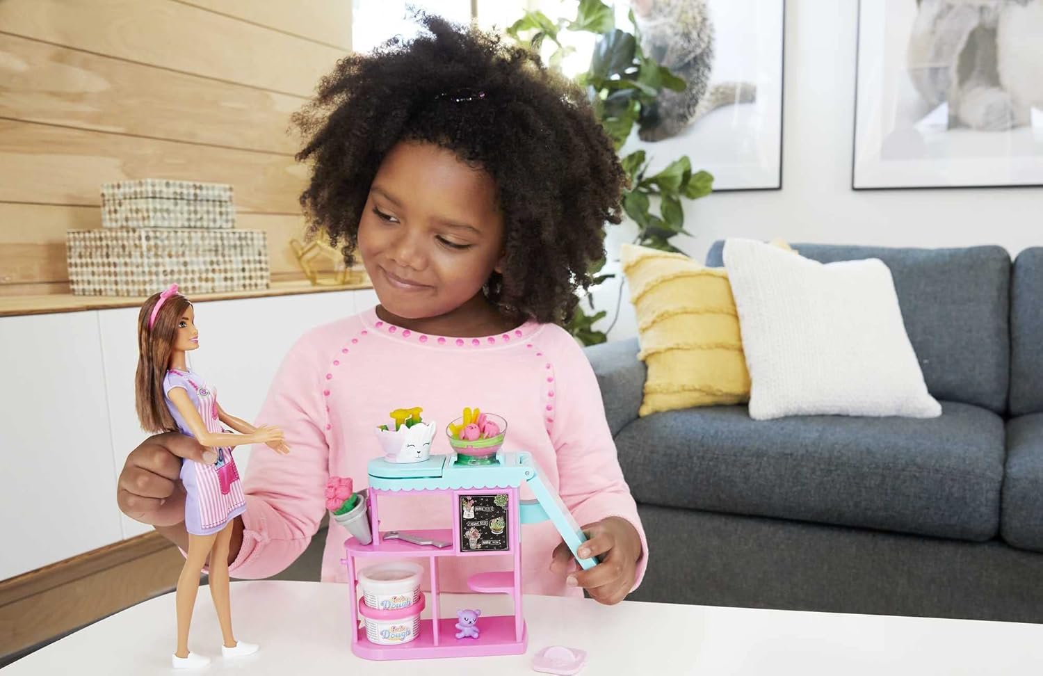 Barbie Florist Doll & Playset, Flower-Making Station with Molds, 3 Dough Colors & Accessories, Brunette Fashion Doll