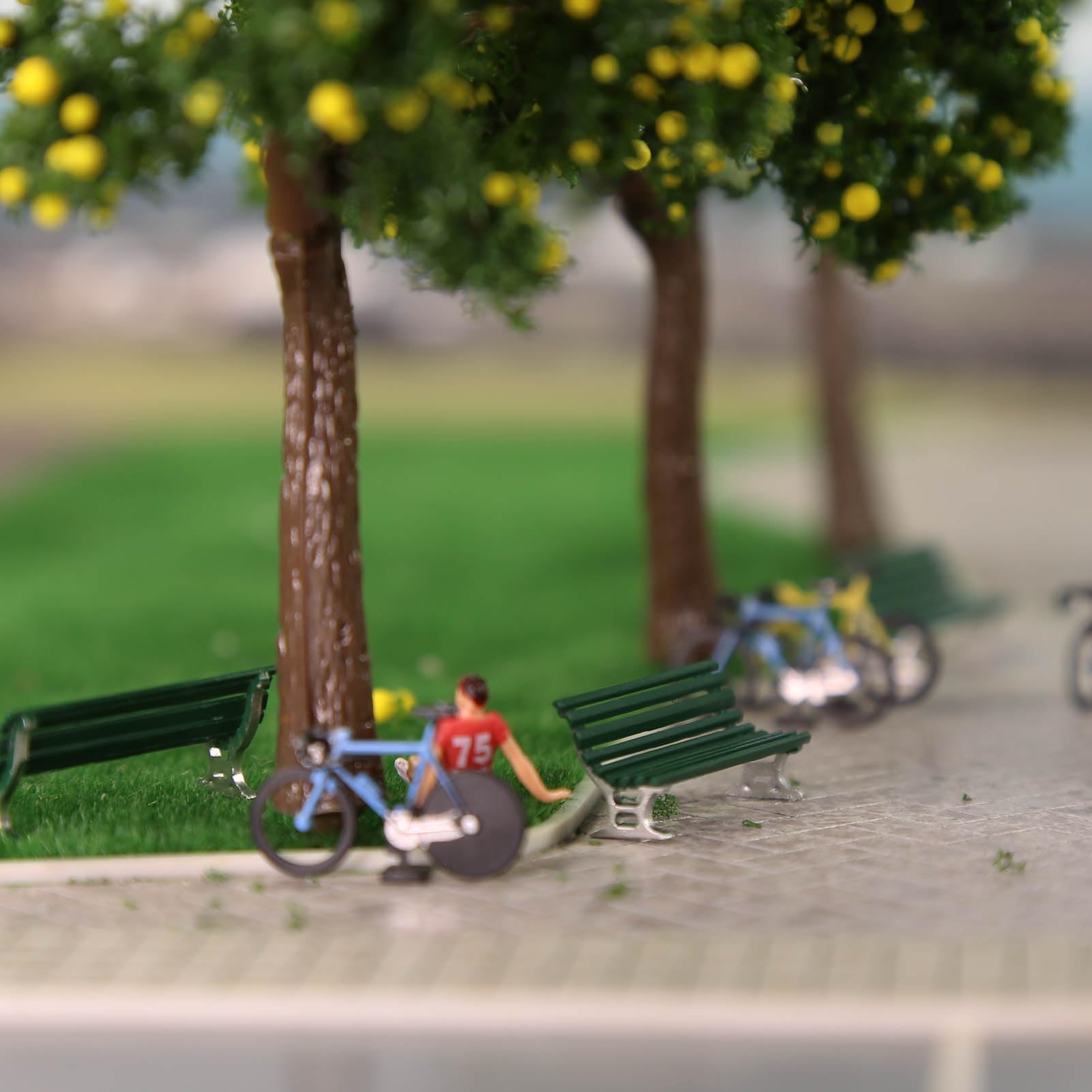 Evemodel 12 panchine modello in scala 1:87 per traccia H0 per il tempo libero sedia bonsai decorazione (A verde con argento)