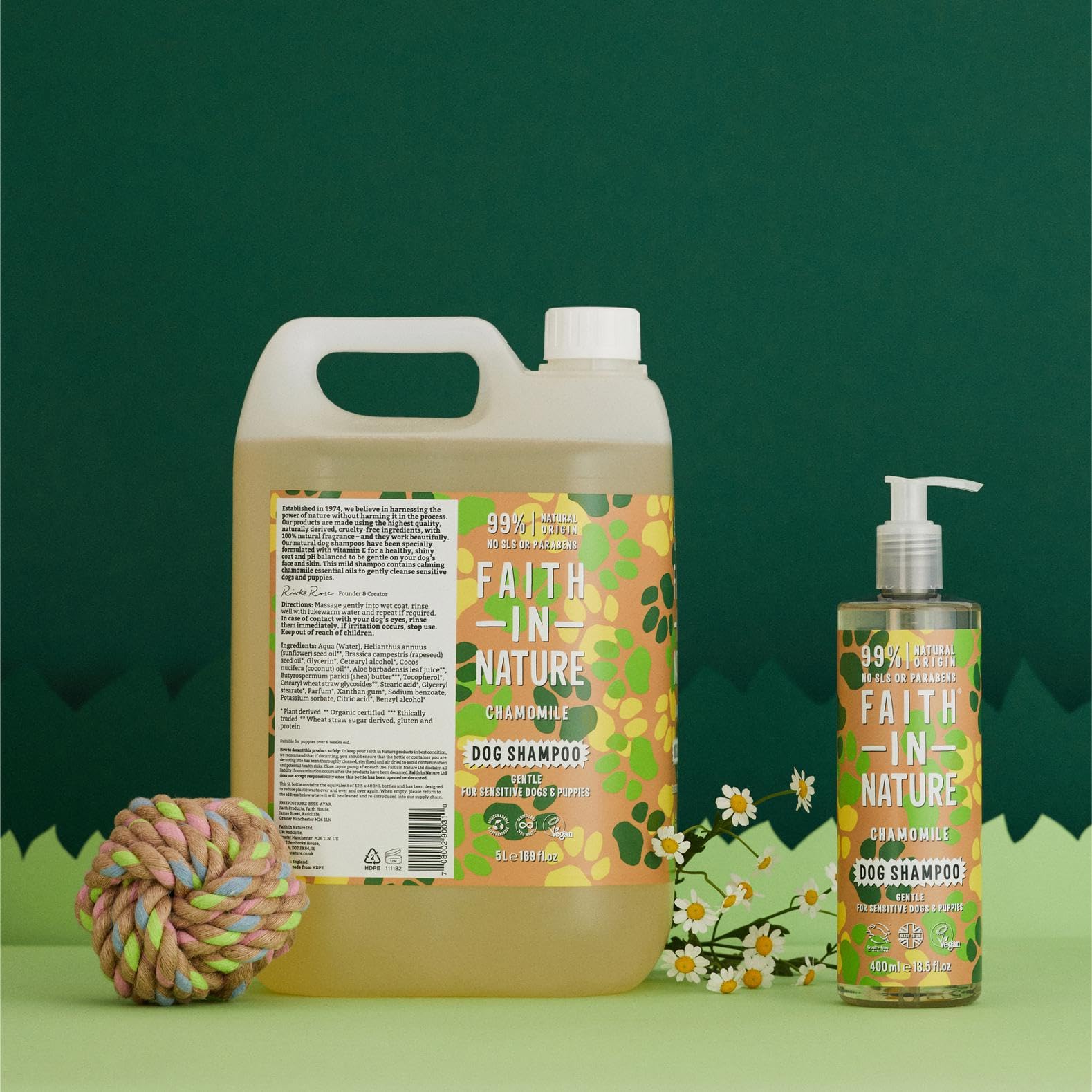 Faith In Nature Shampoing Naturel à la Camomille pour Chien, végétalien et sans cruauté Envers Les Animaux, sans SLS ni parabènes, Doux, pour Chiens et Chiots sensibles, Paquet de Recharge de 5 L