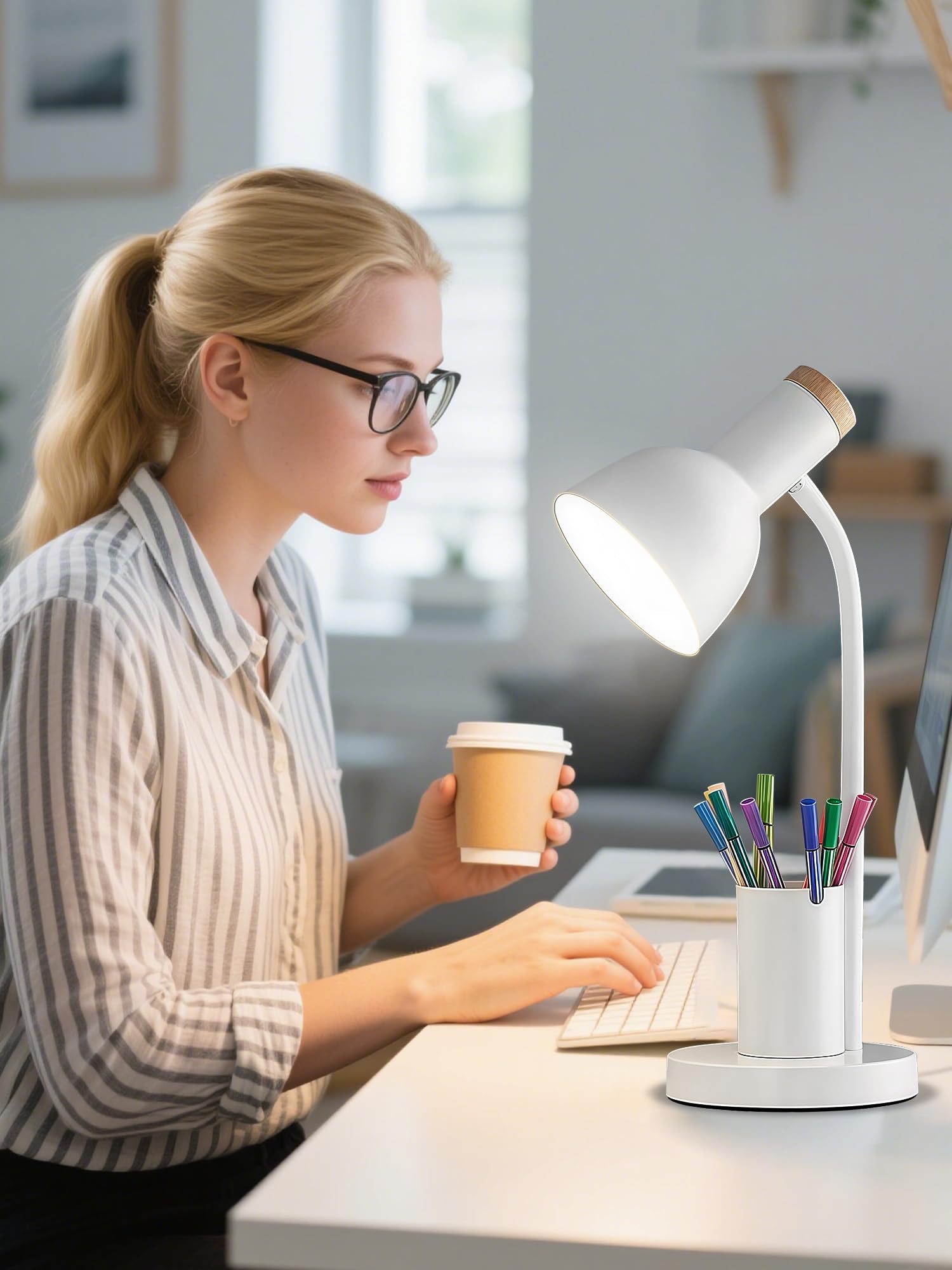 LED Schreibtischlampe mit Stifthalter, augenschonende Schreibtischlampe 3 Farbmodi Leselicht flexible Schwanenhals-Metall-Studienlampe, niedliche Tischlampen für Zuhause Büro Nachttisch Schlafsaal