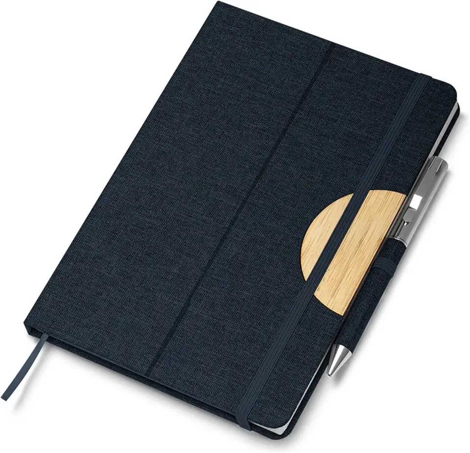 Caderno Executivo de anotações Sustentável A5 — Capa em reciclado com detalhe em Bambu, 80 Folhas Pautadas (bege), Fechamento Elástico, Suporte para Caneta e Suporte para Celular — Ideal para Escritório e Presente Eco (Azuk)