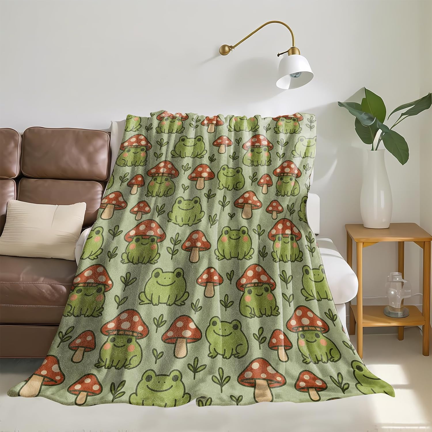 Cute Frog and Mushroom Throw Blanket, Gifts for Kids Girls, Green Frog Flannel Blankets for Travel Camping Sofa Living Room Decor, Fuzzy Warm Soft for Women Men Adults 50x60 in